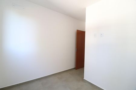 Quarto 1 - Suíte de apartamento para alugar com 2 quartos, 46m² em Jardim Holanda, Uberlândia