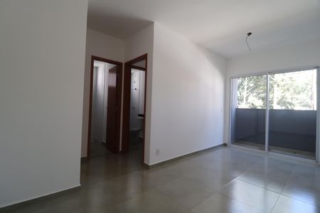 Sala de apartamento para alugar com 2 quartos, 46m² em Jardim Holanda, Uberlândia