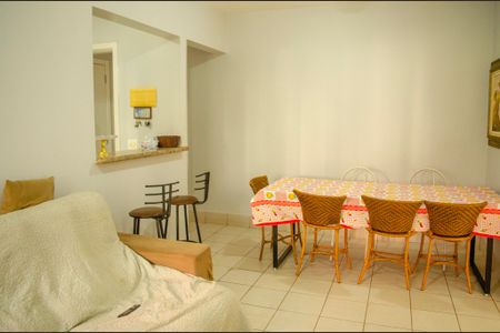 Sala de apartamento à venda com 2 quartos, 70m² em Jardim Goiás, Goiânia