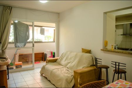 Sala de apartamento à venda com 2 quartos, 70m² em Jardim Goiás, Goiânia