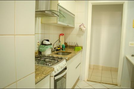 Cozinha de apartamento à venda com 2 quartos, 70m² em Jardim Goiás, Goiânia