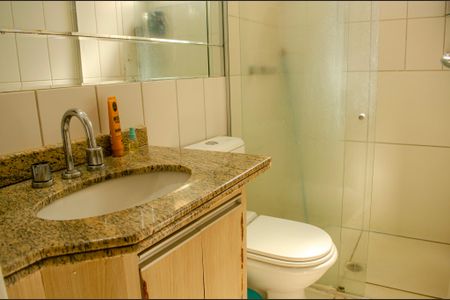 Banheiro de apartamento à venda com 2 quartos, 70m² em Jardim Goiás, Goiânia