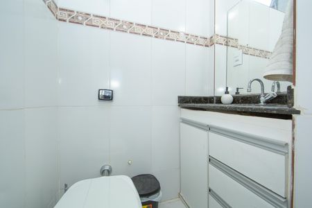 BANHEIRO de apartamento à venda com 2 quartos, 45m² em Carlos Prates, Belo Horizonte