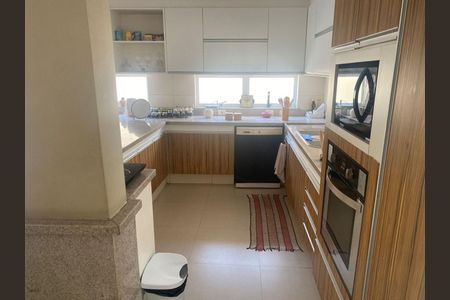 Casa à venda com 380m², 4 quartos e 3 vagas