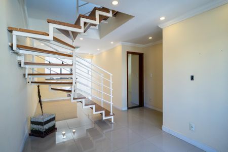 Casa de condomínio para alugar com 120m², 4 quartos e 3 vagas Casa de condomínio para alugar com 120m², 4 quartos e 3 vagasSala