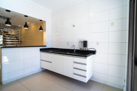 Casa de condomínio para alugar com 120m², 4 quartos e 3 vagas Casa de condomínio para alugar com 120m², 4 quartos e 3 vagasCozinha