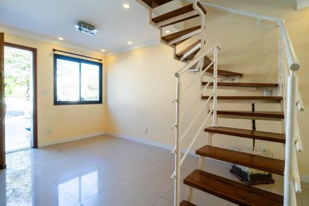 Sala de casa de condomínio para alugar com 4 quartos, 120m² em Caguaçu, Sorocaba