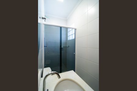 Casa de condomínio para alugar com 120m², 4 quartos e 3 vagas Casa de condomínio para alugar com 120m², 4 quartos e 3 vagasBanheiro da Suíte 1