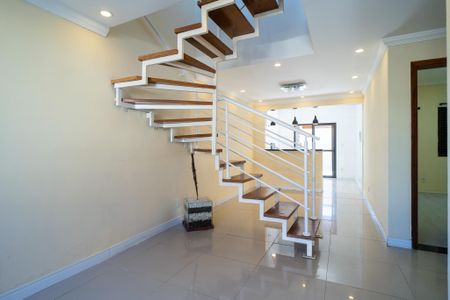Sala de casa de condomínio para alugar com 4 quartos, 120m² em Caguaçu, Sorocaba