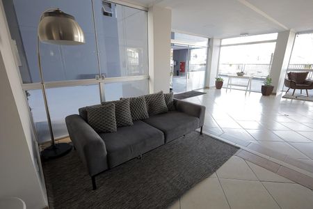 Apartamento à venda com 60m², 2 quartos e 1 vaga Apartamento à venda com 60m², 2 quartos e 1 vagaHall social