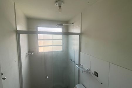 Banheiro de apartamento para alugar com 2 quartos, 45m² em Jardim Primavera, Duque de Caxias