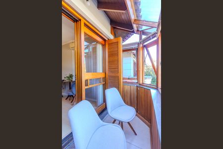 Casa à venda com 174m², 4 quartos e 2 vagas Casa à venda com 174m², 4 quartos e 2 vagasVaranda Suíte
