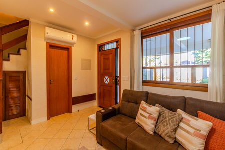 Casa à venda com 174m², 4 quartos e 2 vagas Casa à venda com 174m², 4 quartos e 2 vagasSala de TV