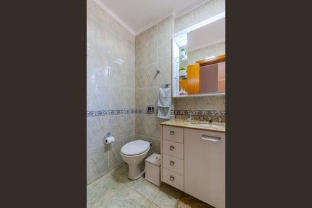 Casa à venda com 174m², 4 quartos e 2 vagas Casa à venda com 174m², 4 quartos e 2 vagasBanheiro da Suíte