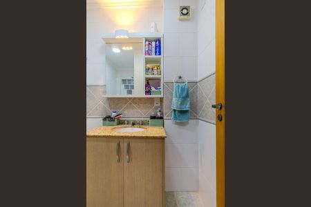 Casa à venda com 174m², 4 quartos e 2 vagas Casa à venda com 174m², 4 quartos e 2 vagasBanheiro Social