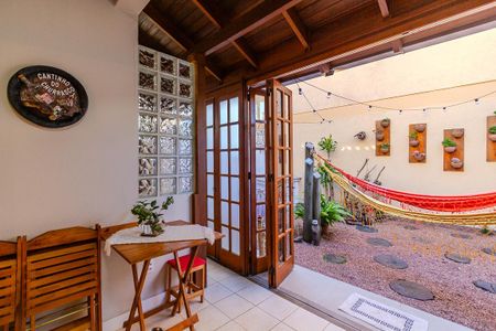 Casa à venda com 174m², 4 quartos e 2 vagas Casa à venda com 174m², 4 quartos e 2 vagasChurrasqueira