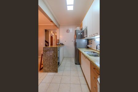 Casa à venda com 174m², 4 quartos e 2 vagas Casa à venda com 174m², 4 quartos e 2 vagasCozinha