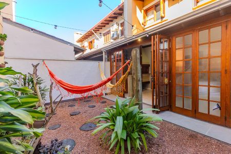 Casa à venda com 174m², 4 quartos e 2 vagas Casa à venda com 174m², 4 quartos e 2 vagasQuintal