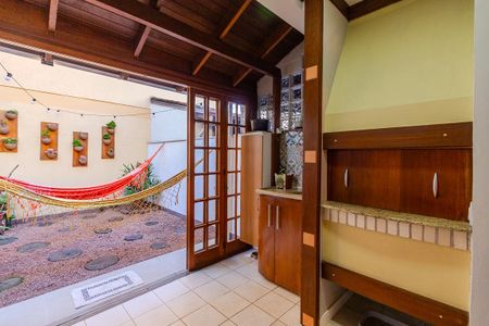 Casa à venda com 174m², 4 quartos e 2 vagas Casa à venda com 174m², 4 quartos e 2 vagasChurrasqueira