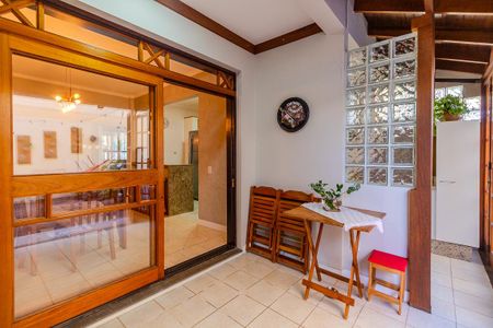 Casa à venda com 174m², 4 quartos e 2 vagas Casa à venda com 174m², 4 quartos e 2 vagasChurrasqueira