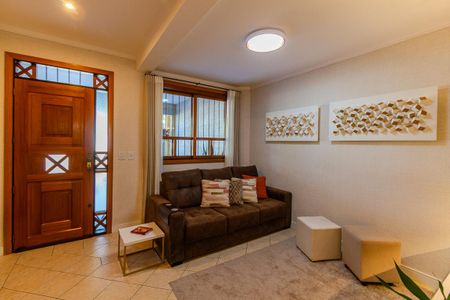 Casa à venda com 174m², 4 quartos e 2 vagas Casa à venda com 174m², 4 quartos e 2 vagasSala de TV