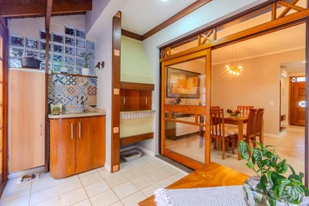 Casa à venda com 174m², 4 quartos e 2 vagas Casa à venda com 174m², 4 quartos e 2 vagasChurrasqueira