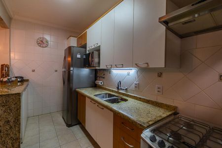 Casa à venda com 174m², 4 quartos e 2 vagas Casa à venda com 174m², 4 quartos e 2 vagasCozinha