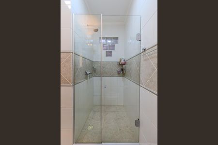 Casa à venda com 174m², 4 quartos e 2 vagas Casa à venda com 174m², 4 quartos e 2 vagasBanheiro Social