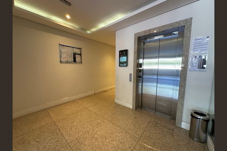 Hall de entrada de apartamento para alugar com 1 quarto, 70m² em Alphaville Residencial Um, Barueri