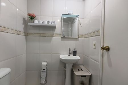 Apartamento para alugar com 100m², 2 quartos e 1 vaga Apartamento para alugar com 100m², 2 quartos e 1 vagaBanheiro da Suíte 1