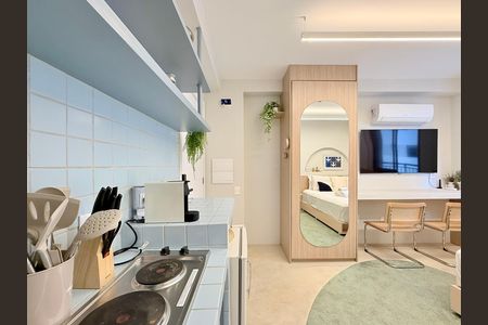 Cozinha  de kitnet/studio à venda com 1 quarto, 25m² em Santo Amaro, São Paulo