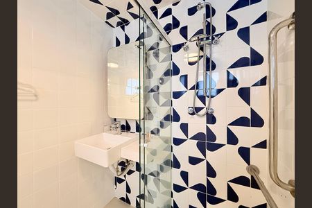 Banheiro  de kitnet/studio à venda com 1 quarto, 25m² em Santo Amaro, São Paulo