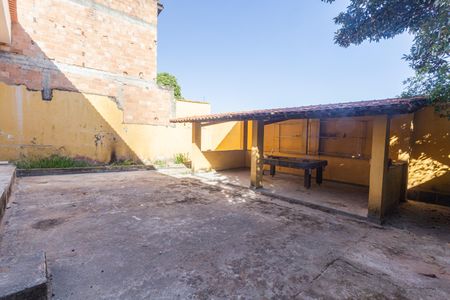 Casa para alugar com 200m², 2 quartos e 2 vagas Casa para alugar com 200m², 2 quartos e 2 vagasQuintal
