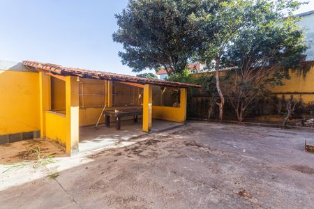 Casa para alugar com 200m², 2 quartos e 2 vagas Casa para alugar com 200m², 2 quartos e 2 vagasQuintal