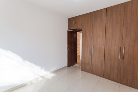 Casa para alugar com 200m², 2 quartos e 2 vagas Casa para alugar com 200m², 2 quartos e 2 vagasQuarto