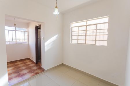 Casa para alugar com 200m², 2 quartos e 2 vagas Casa para alugar com 200m², 2 quartos e 2 vagasSuíte