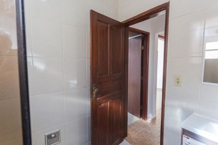 Casa para alugar com 200m², 2 quartos e 2 vagas Casa para alugar com 200m², 2 quartos e 2 vagasBanheiro social