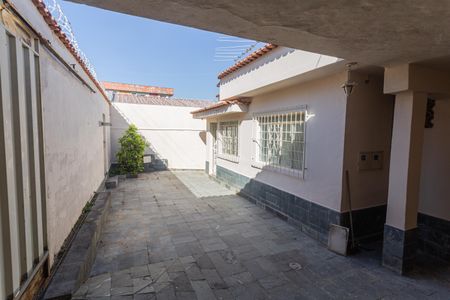 Casa para alugar com 200m², 2 quartos e 2 vagas Casa para alugar com 200m², 2 quartos e 2 vagasGaragem/Entrada