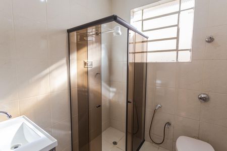 Casa para alugar com 200m², 2 quartos e 2 vagas Casa para alugar com 200m², 2 quartos e 2 vagasBanheiro social