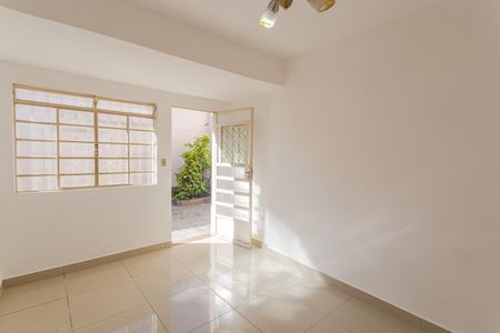 Casa para alugar com 200m², 2 quartos e 2 vagas Casa para alugar com 200m², 2 quartos e 2 vagasSala 1