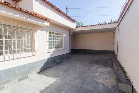 Casa para alugar com 200m², 2 quartos e 2 vagas Casa para alugar com 200m², 2 quartos e 2 vagasGaragem/Entrada