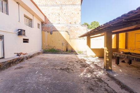 Quintal de casa para alugar com 2 quartos, 200m² em Esplanada, Belo Horizonte