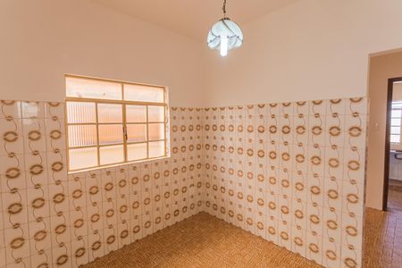 Sala 2 de casa para alugar com 2 quartos, 200m² em Esplanada, Belo Horizonte