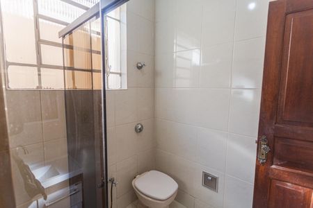 Casa para alugar com 200m², 2 quartos e 2 vagas Casa para alugar com 200m², 2 quartos e 2 vagasBanheiro social