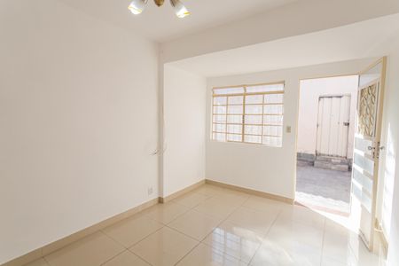 Sala 1 de casa para alugar com 2 quartos, 200m² em Esplanada, Belo Horizonte
