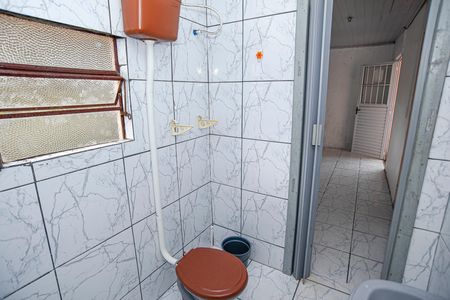 Casa para alugar com 40m², 2 quartos e 1 vaga Casa para alugar com 40m², 2 quartos e 1 vagaBanheiro