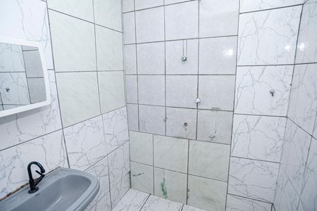 Casa para alugar com 40m², 2 quartos e 1 vaga Casa para alugar com 40m², 2 quartos e 1 vagaBanheiro