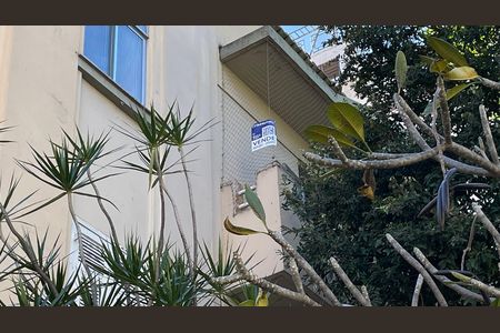 Apartamento à venda com 91m², 4 quartos e sem vaga Apartamento à venda com 91m², 4 quartos e sem vagaPlaquinha