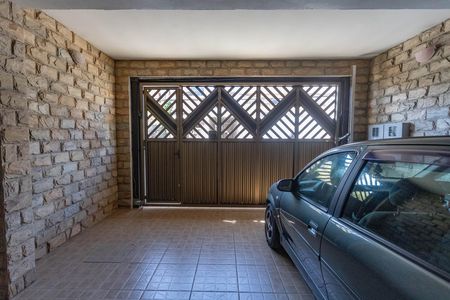 Casa à venda com 250m², 4 quartos e 2 vagas Casa à venda com 250m², 4 quartos e 2 vagasGaragem