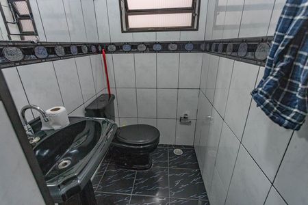 Casa à venda com 250m², 4 quartos e 2 vagas Casa à venda com 250m², 4 quartos e 2 vagasLavabo